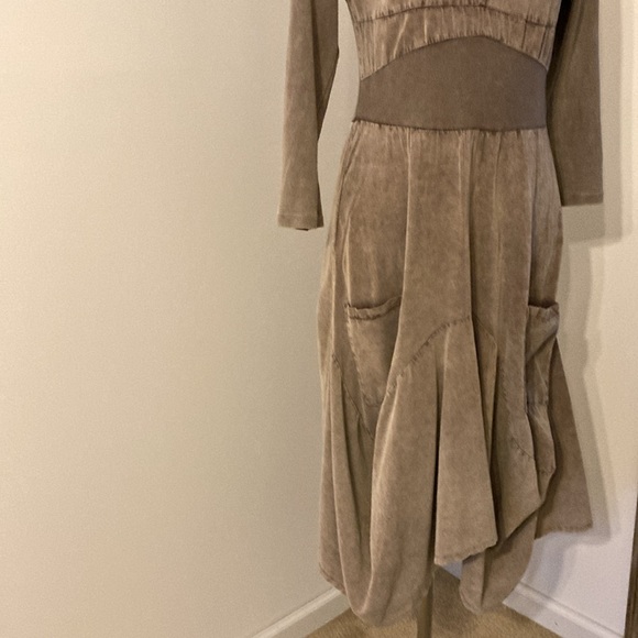 Dress - Picture 2 of 7